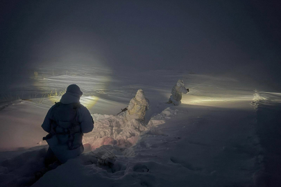 Zorlu kış şartlarında hudut nöbeti: Mehmetçik kar ve soğuğa rağmen görevde
