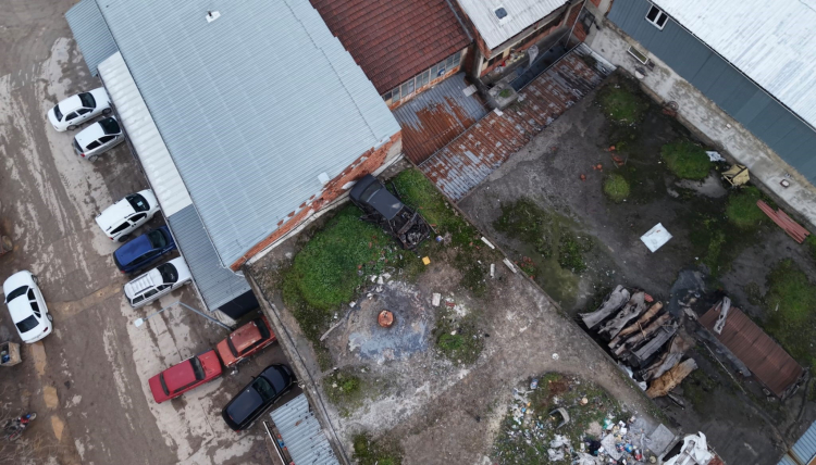 Bursa’da çatıda 20 yıllık hurda araç şaşkınlığı: Sırrı çözüldü!-Bursa Hayat-2