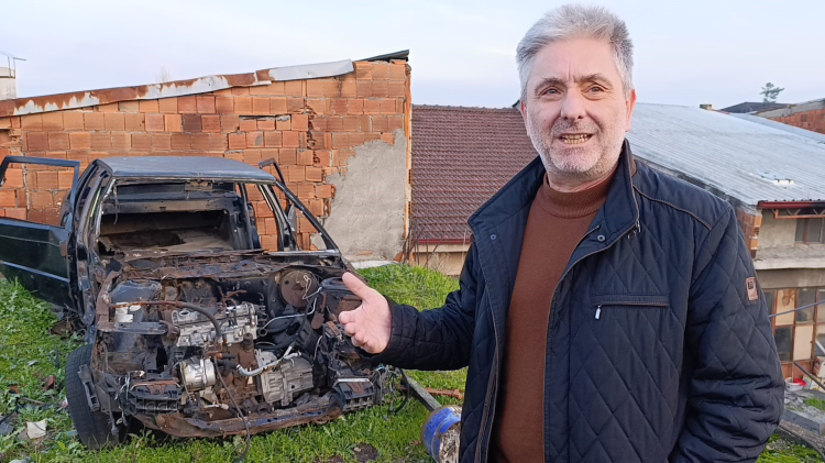 Bursa’da çatıda 20 yıllık hurda araç şaşkınlığı: Sırrı çözüldü!-Bursa Hayat-3