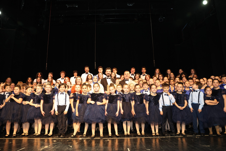 Bursa’da müzik şöleni: Nilüfer koroları performansıyla hayran bıraktı!-Bursa Hayat-2