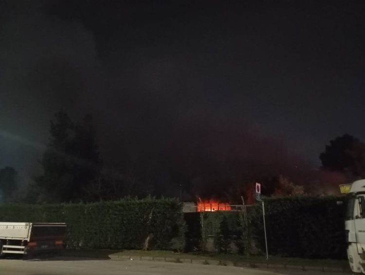 Bursa’da tekstil fabrikası deposunda korkutan yangın!-Bursa Hayat-2