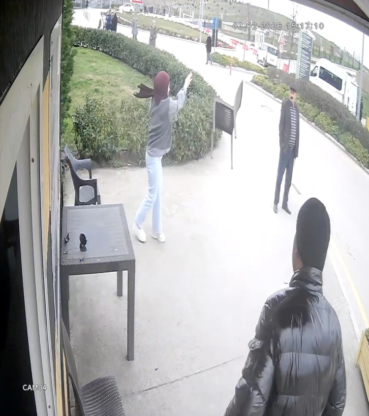 'Beni beğenmiyorsunuz' dedi, durağı savaş alanına çevirdi!-Bursa Hayat Gazetesi-2