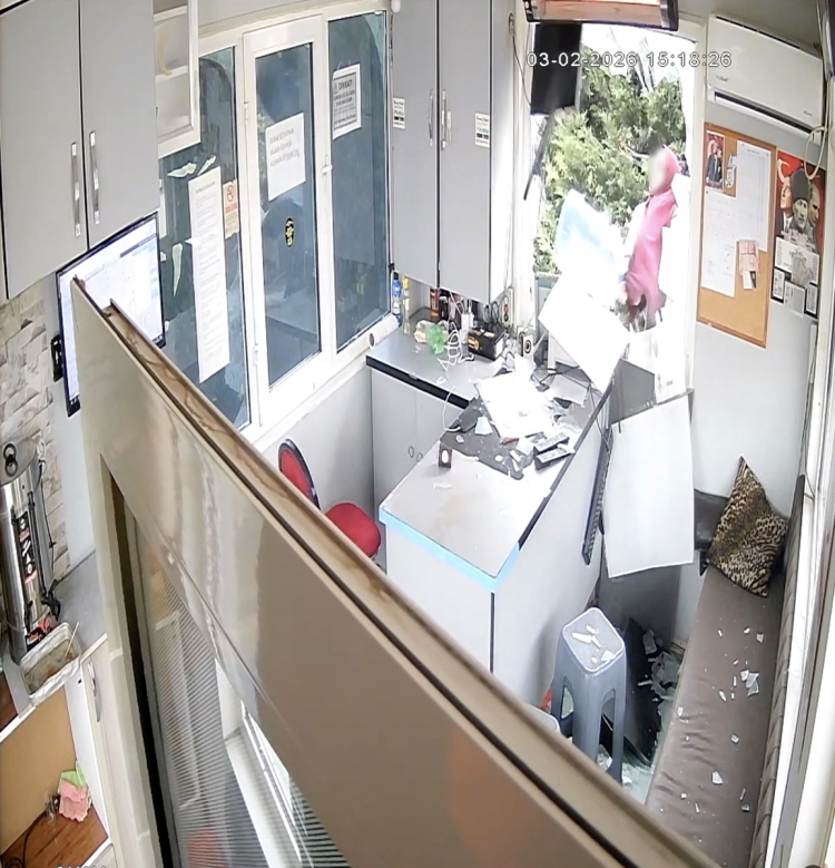 'Beni beğenmiyorsunuz' dedi, durağı savaş alanına çevirdi!-Bursa Hayat Gazetesi-3