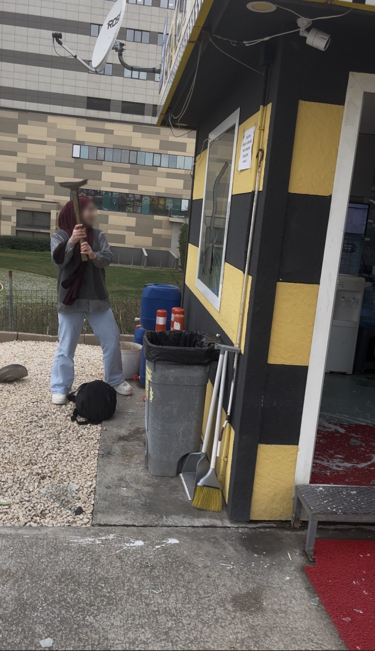 'Beni beğenmiyorsunuz' dedi, durağı savaş alanına çevirdi!-Bursa Hayat Gazetesi-5