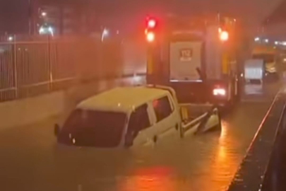 Sağanak faciası: Alt geçitte suya gömülen aracın sürücüsü öldü