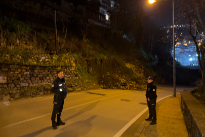 Bursa’da Tophane-Muradiye arasında toprak kayması