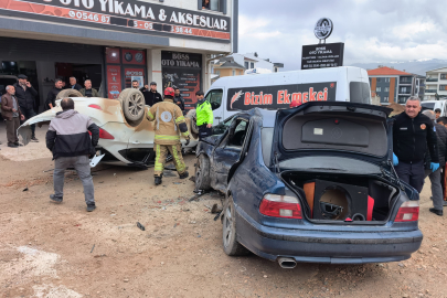 Bursa'da çocuk yaştaki ehliyetsiz sürücü dehşeti yaşattı! 8 yaralı