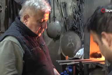 7 yaşından beri demir dövüyor: 60 yıllık usta hikayesi