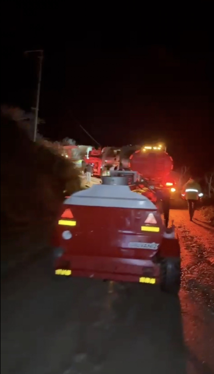 Bursa İznik’te alevlerle mücadele! Ev kullanılamaz hale geldi -Bursa Hayat-2