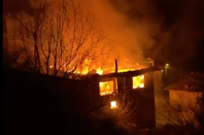 Bursa İznik’te alevlerle mücadele! Ev kullanılamaz hale geldi