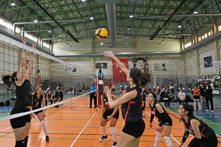 Osmangazi Belediyesi’nden 700. yıla özel voleybol şöleni - Bursa Hayat Gazetesi-2