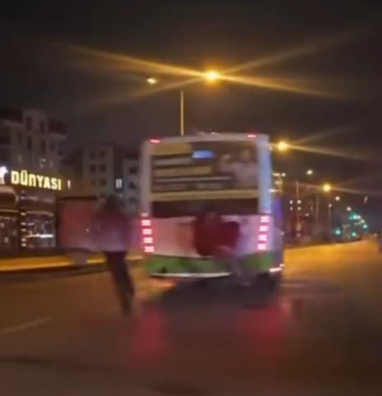 Bursa'da tehlikeli yolculuk kamerada!-Bursa Hayat Gazetesi-2