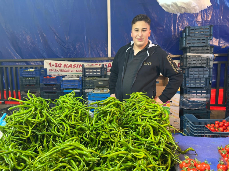 Bursa’da sivri biber ve salatalık el yaktı: Pazarcılar yüksek fiyatlara tepkili!-Bursa Hayat-3