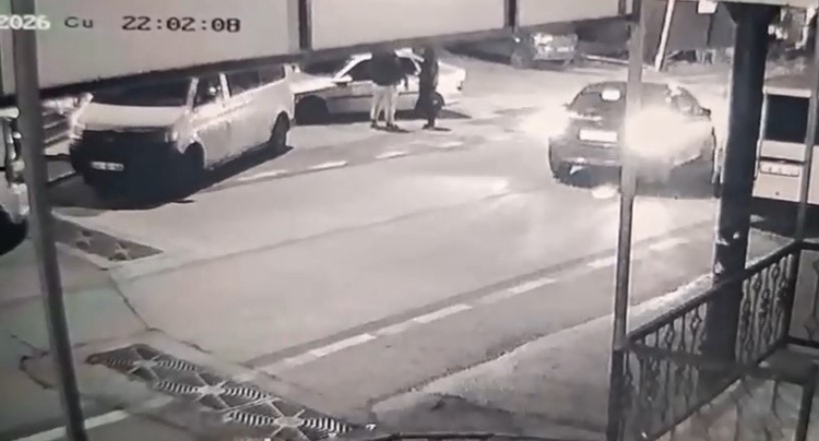 Beklediler, ateş ettiler ve kaçtılar! Bursa'daki saldırı kamerada!-Bursa Hayat Gazetesi-2