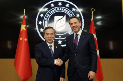 Bakan Bayraktar, Çinli heyeti Bakanlık’ta kabul etti