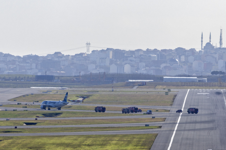 Egyptair uçağı İstanbul’da acil iniş yaptı: Kokpitte duman paniği!-Bursa Hayat-2