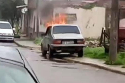 Dumanlar yerini alevlere bıraktı: Bursa’da otomobil yangını!