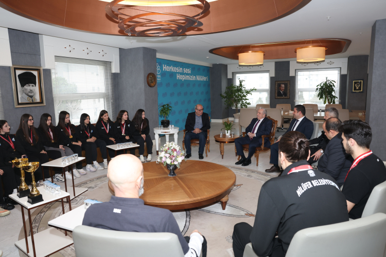 Bursa’da zafer Nilüfer’in: U16 ve U18’de şampiyonluk gururu!-Bursa Hayat-3