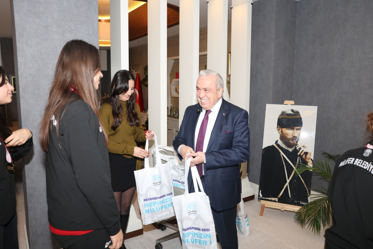 Bursa’da zafer Nilüfer’in: U16 ve U18’de şampiyonluk gururu!-Bursa Hayat-4