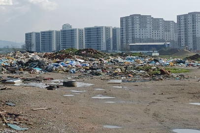 Bursa'da Panayır Mahallesi’ndeki boş arazi çöplerle doldu
