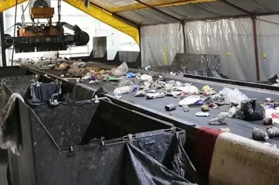 İzmir’de insanlık dışı görüntü: Çöp ayrıştırma bandında bebek cesedi bulundu!