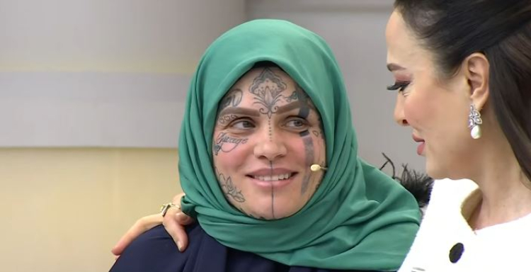 Sosyal medyada gündem oldu! Yüzündeki dövmeler gerçek mi?-Bursa Hayat Gazetesi-4