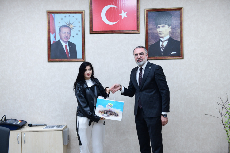 Bursa’da Başkan Erol’dan KPSS’ye hazırlanan gençlere tam destek!-Bursa Hayat-3