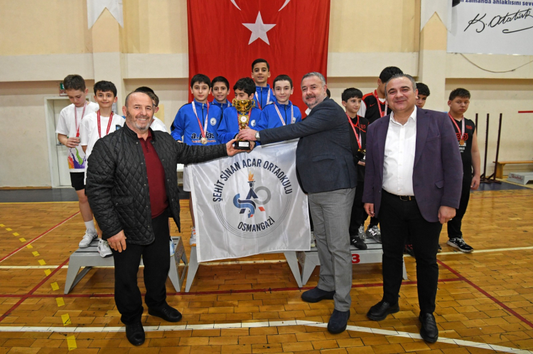 Osmangazi’de “Badminton Yıldızlar İl Birinciliği” nefes kesti - Bursa Hayat Gazetesi-3
