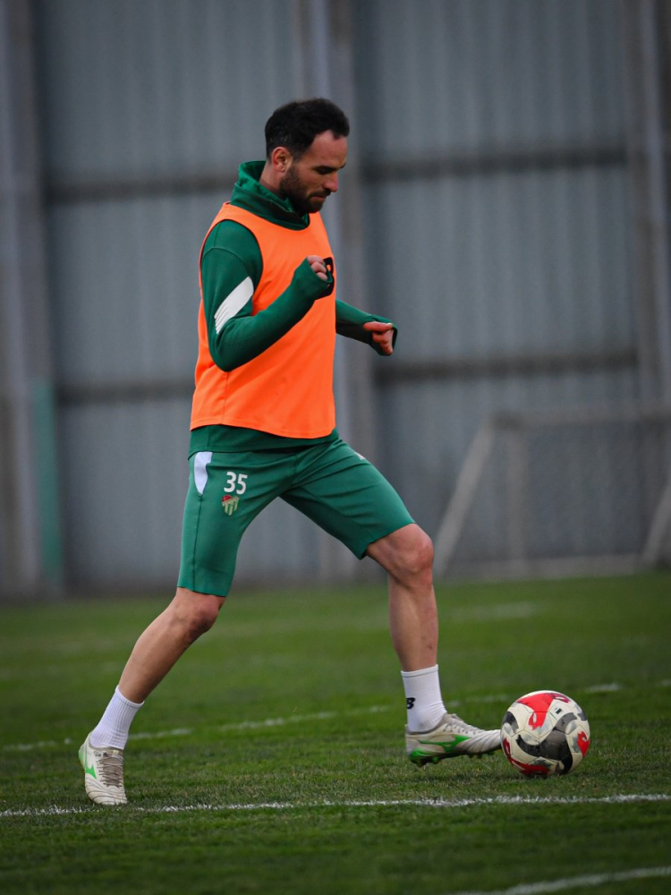 Bursaspor, bu akşam taktiğe odaklandı: Kırklarelispor hazırlıkları sürüyor!-Bursa Hayat-3