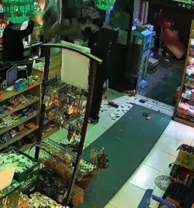 Bursa’da marketteki para üstü tartışması meydan savaşına döndü!-Bursa Hayat Gazetesi-3