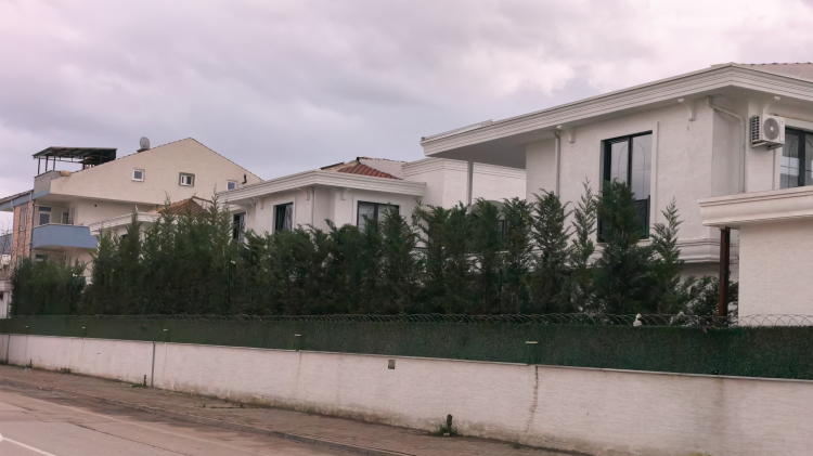 Bursa’da temizlik sırasında korkutan düşüş: Hastaneye kaldırıldı!-Bursa Hayat-2