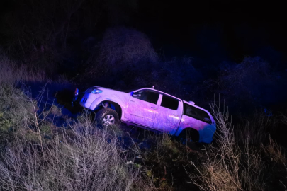 Bursa’da kamyonet şarampole yuvarlandı: Kendi imkanlarıyla kurtuldu!