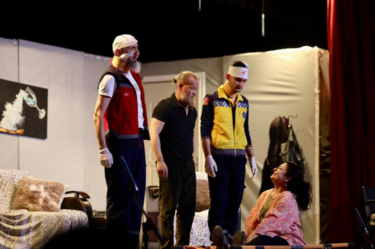 Gemlik Kent Konseyi Tiyatro Ekibi’nden başarılı başlangıç - Bursa Hayat Gazetesi-3