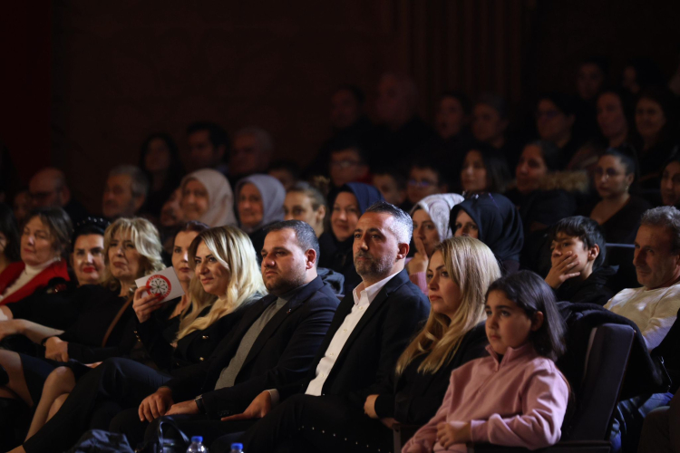 Gemlik Kent Konseyi Tiyatro Ekibi’nden başarılı başlangıç - Bursa Hayat Gazetesi-5