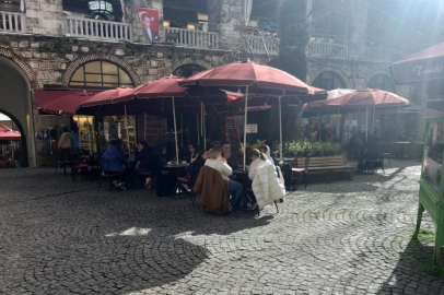 Koza Han'da esnaf ikiye bölündü! Masa ve sandalyeler geri döndü