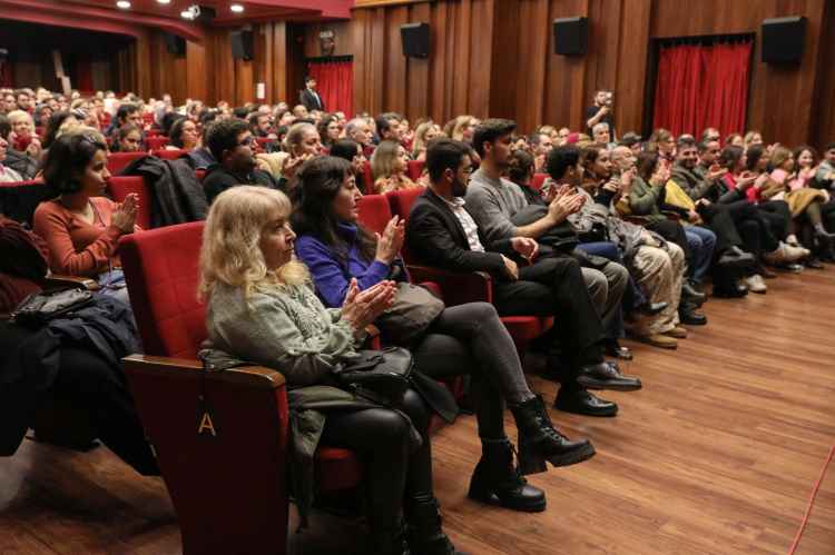 Okuma tiyatrosu ve çağdaş dans “Üç Nefeslik Rüya” gösterisiyle buluştu - Bursa Hayat Gazetesi-2