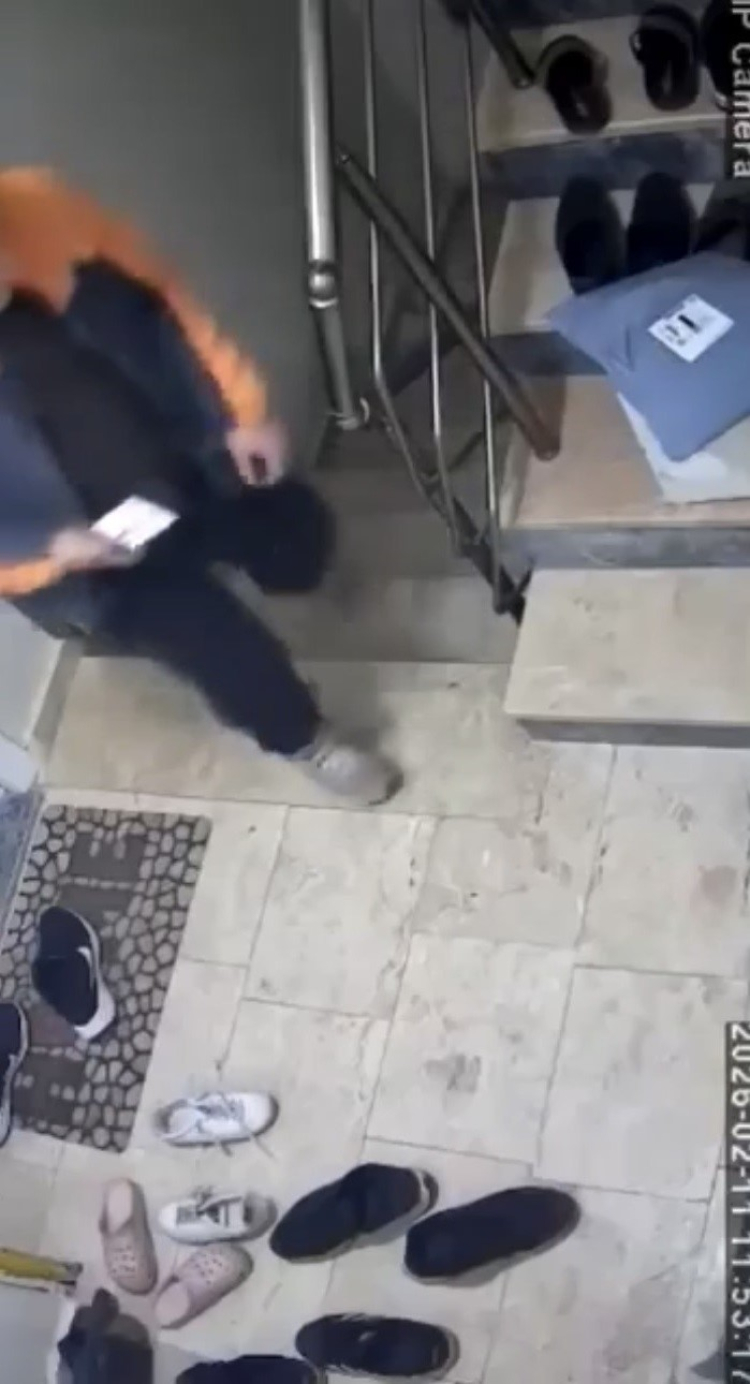 Bursa’da bayrağa saygı örneği: Kurye takdir edildi!-Bursa Hayat-2