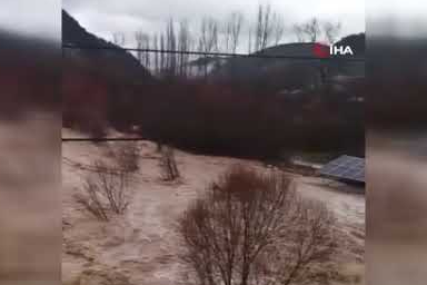 Denizli’de köprü hasar gördü! Çaylarda su seviyesi yükseldi