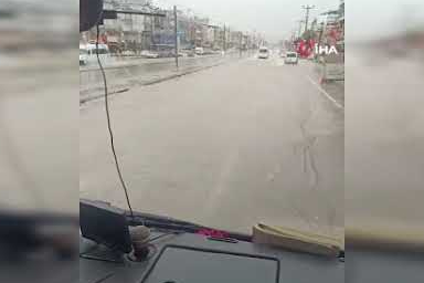 Sağanak yağış Antalya’yı vurdu, ekipler teyakkuzda