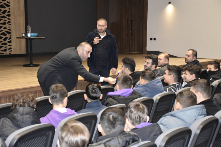 Sınava hazırlanan öğrencilere motivasyon ve rehberlik semineri - Bursa Hayat Gazetesi-3