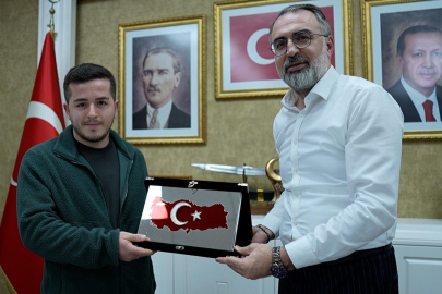 Başkan Erol’dan duyarlı kuryeye teşekkür!