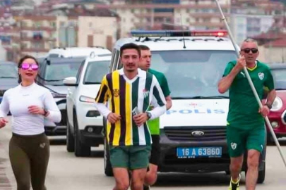 Bursa’da 4 metrelik Bursaspor bayrağıyla 10 kilometre koştular