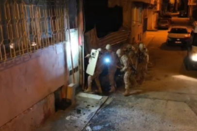 Bursa’da şafak baskını: Kapılar koçbaşlarıyla kırıldı