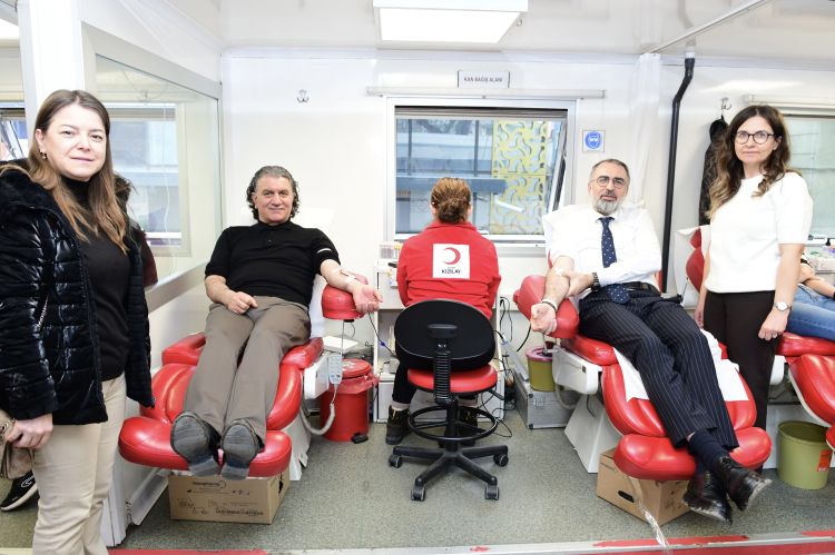 Kestel Belediye Başkanı Ferhat Erol kan bağışıyla örnek oldu - Bursa Hayat Gazetesi-4