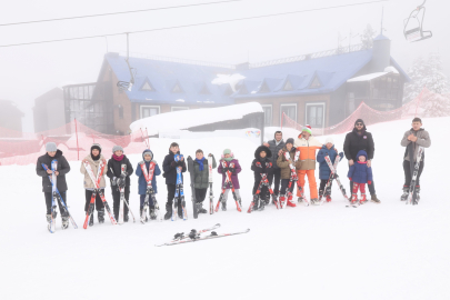 Osmangazi Belediyesi’nden çocuklara Uludağ’da kayak deneyimi