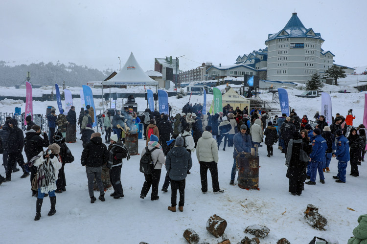 Bursa Büyükşehir’den gençlere kış keyfi: 300 öğrenci Uludağ’da eğlendi!-Bursa Hayat-2