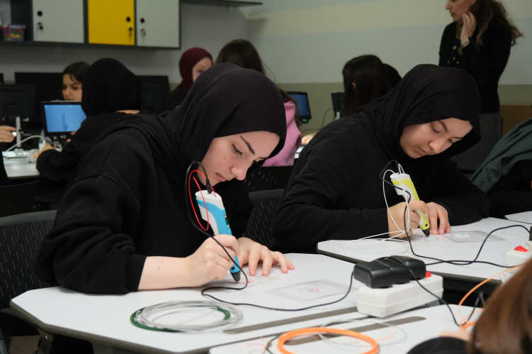 Bursa’da kız öğrenciler bilimle buluştu!-Bursa Hayat-2