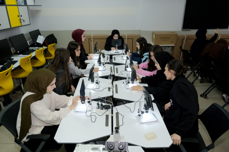 Bursa’da kız öğrenciler bilimle buluştu!-Bursa Hayat-3