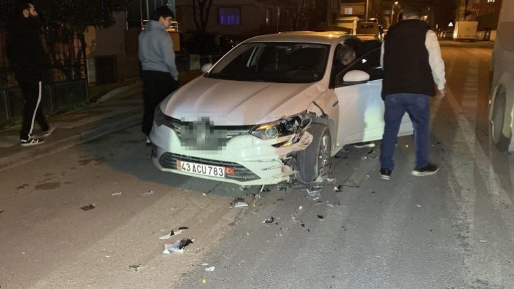 Bursa’da gece saatlerinde korkutan kaza: 2 kişi yaralandı!-Bursa Hayat-2
