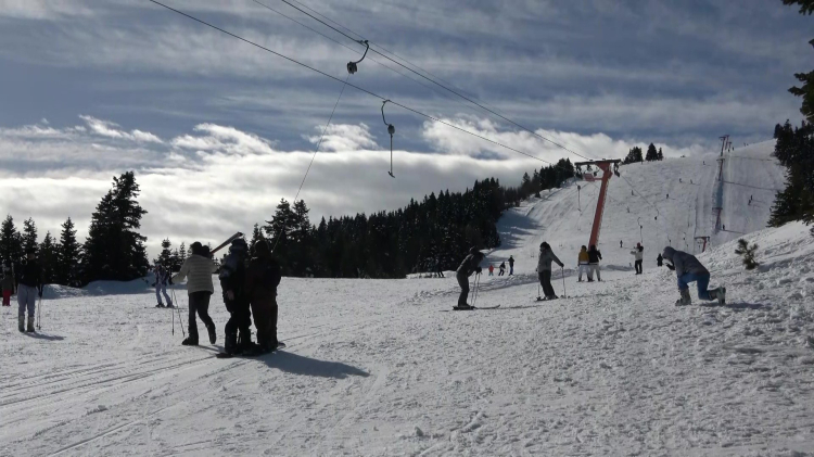Uludağ’da güneşli hafta sonu: Kayak pistleri dolup taştı!-Bursa Hayat-2